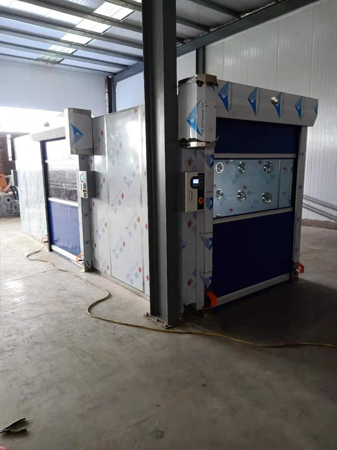 【石嘴山風(fēng)淋室】多人風(fēng)淋室門合適是多少人的裝配車間？