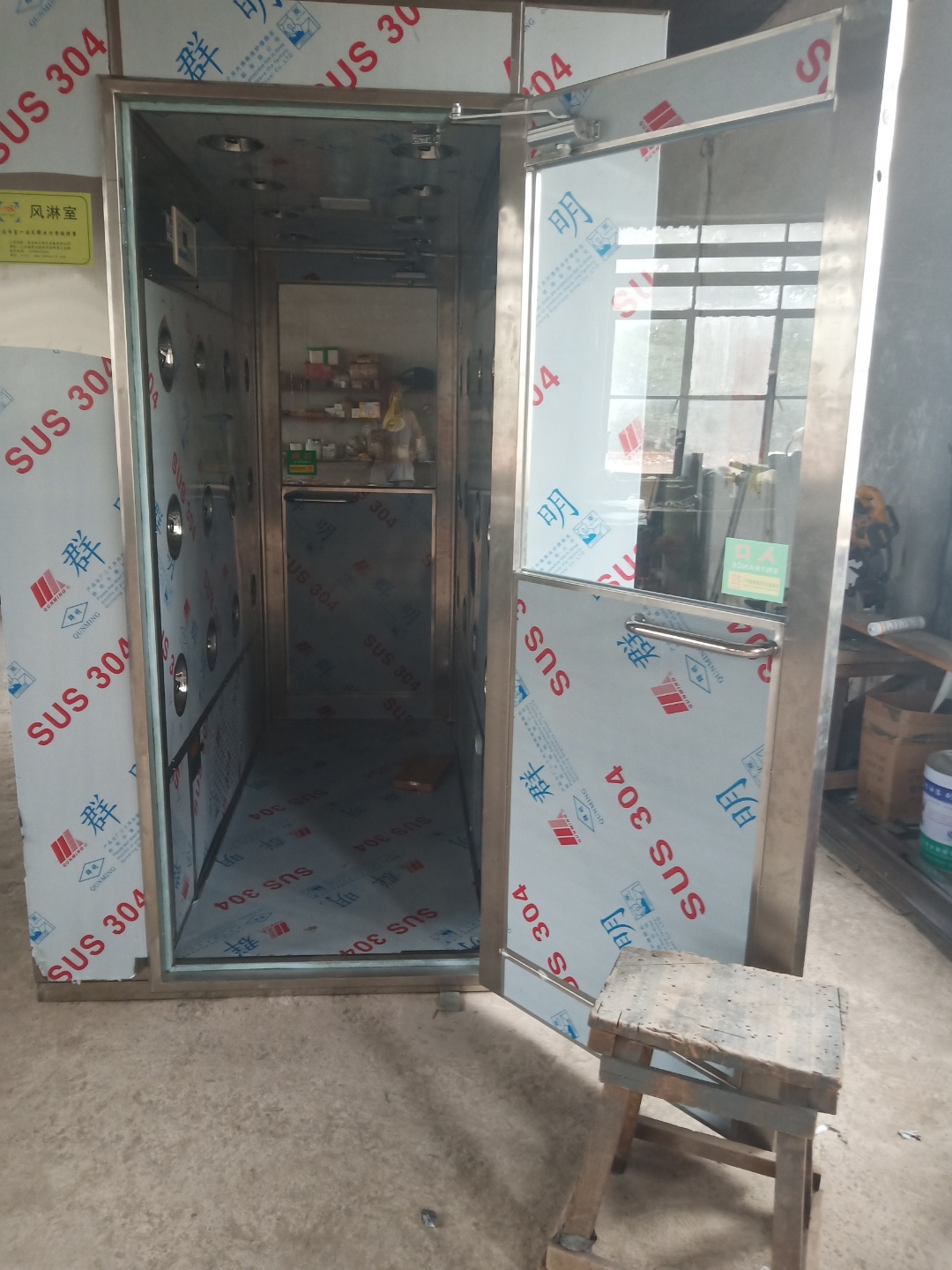 不銹鋼風淋室在食品生產(chǎn)行業(yè)起到的作用